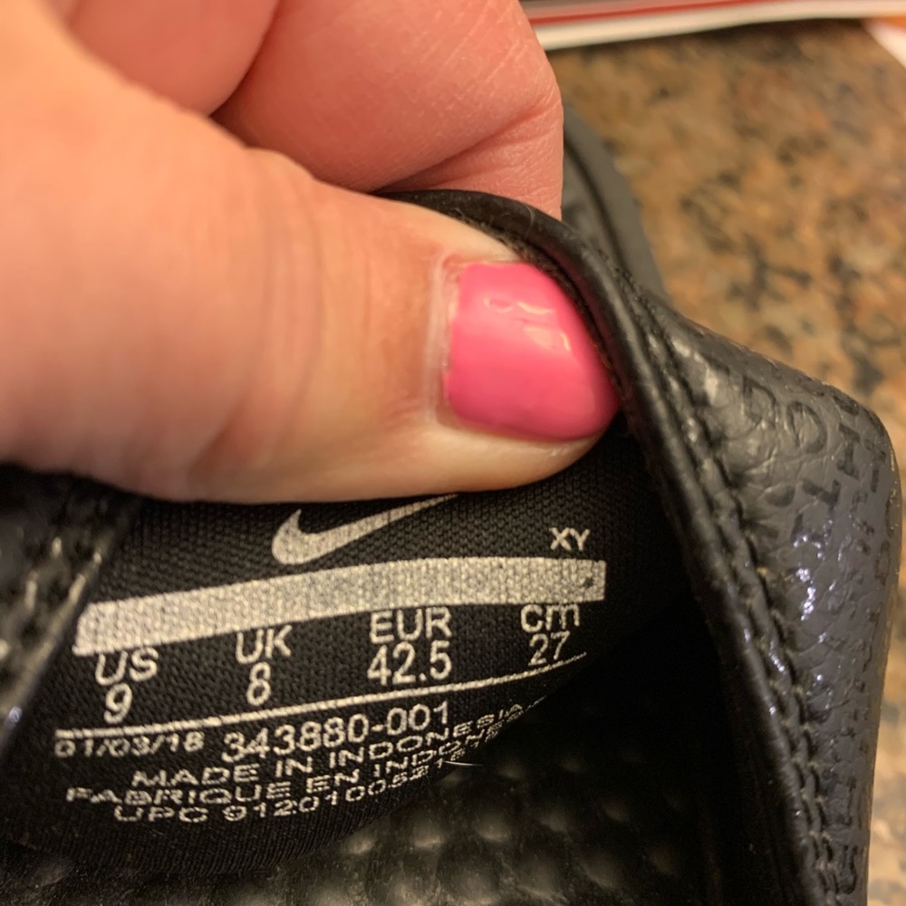 Nike Slides - Picture 3 of 4